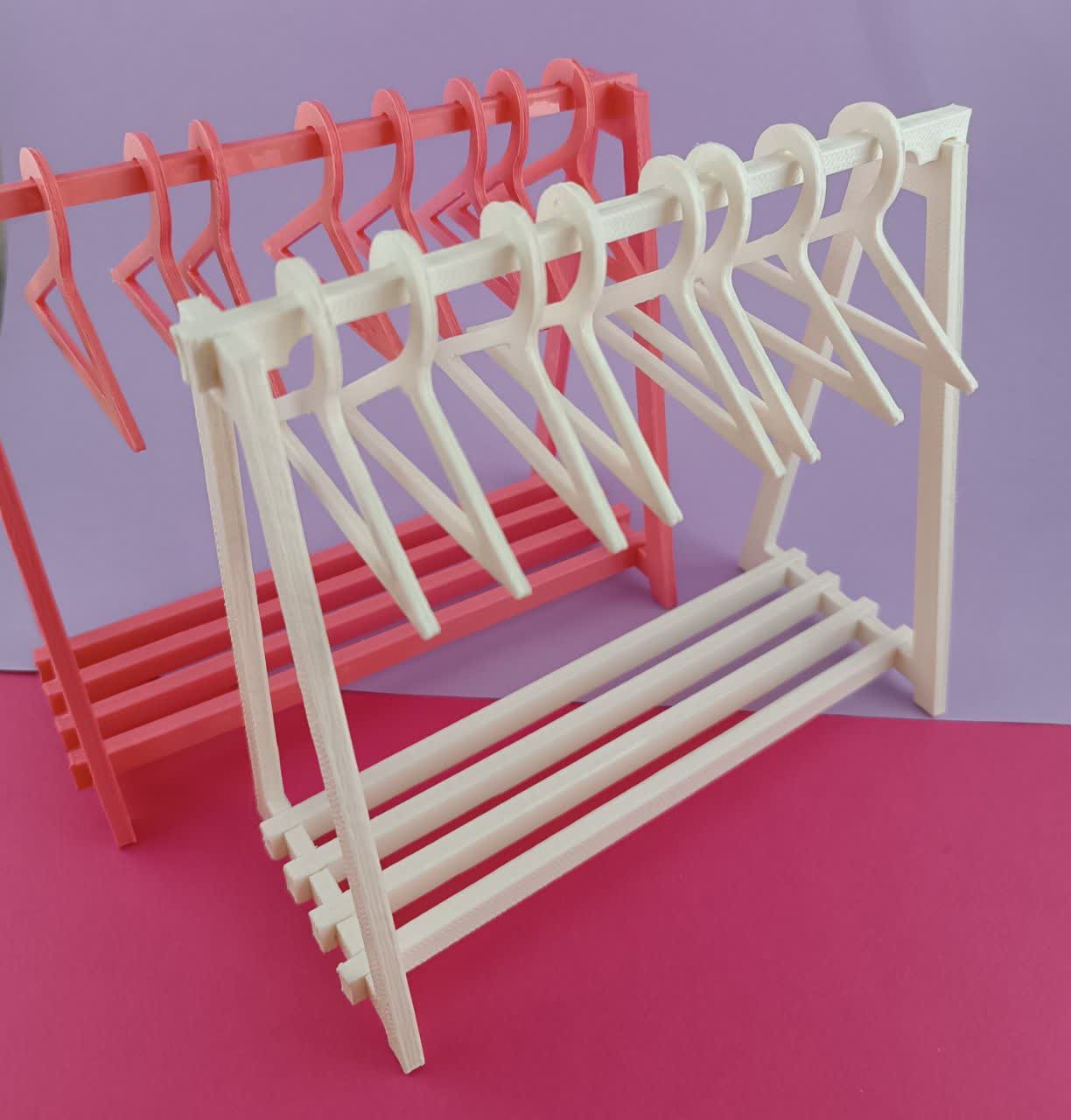 رگال کوکی به همراه چوب لباسی